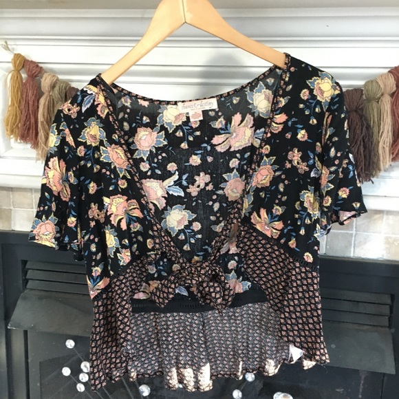 Front Tie Floral Top - Picture 1 of 3